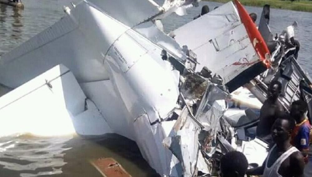 Imagen del avión estrellado en Sudán del Sur