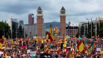 Miles de personas acuden a la manifestación unionista convocada en Barcelona