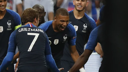 Griezmann celebra un gol con Mbappé Griezmann celebra un gol con Mbappé