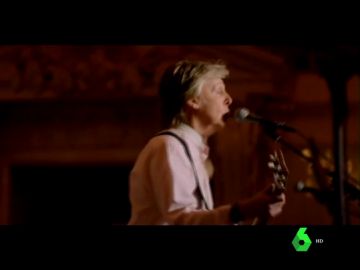 Paul McCartney actúa por sorpresa en la estación Grand Central de Nueva York Paul McCartney actúa por sorpresa en la estación Grand Central de Nueva York