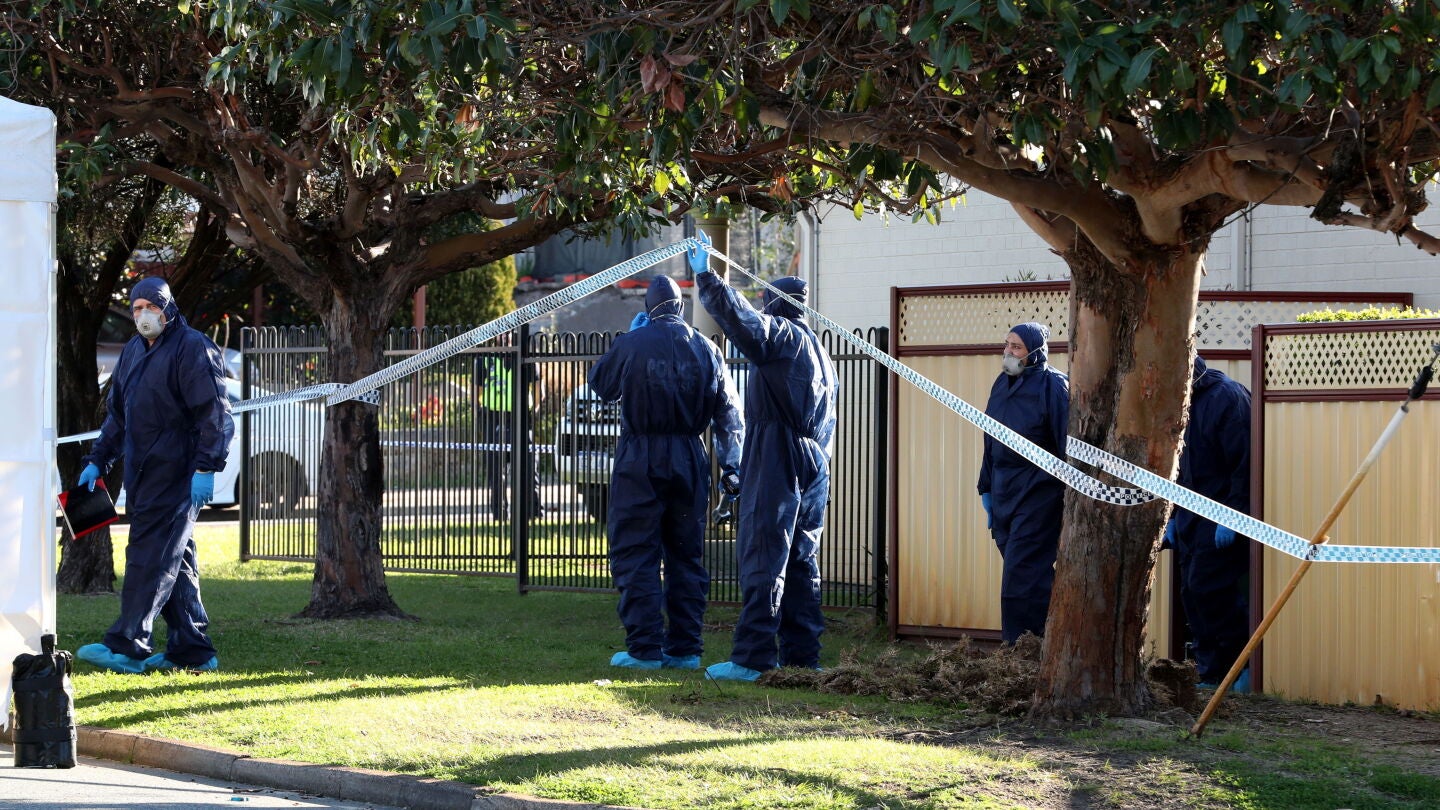 La polic&iacute;a australiana ha hallado "al menos cinco cad&aacute;veres", que podr&iacute;an de ser de una mujer y varios ni&ntilde;os