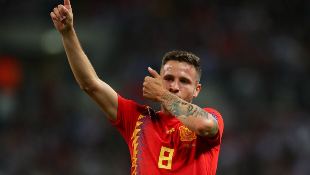 Saúl celebra un gol con España