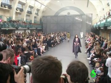 La pasarela de Londres se convierte en la primera en desfilar sin pieles de animales La pasarela de Londres se convierte en la primera en desfilar sin pieles de animales