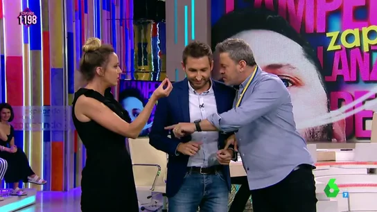 Miki Nadal destrona a Anna Simon en el "lanzamiento de hueso", pero de dátil Miki Nadal destrona a Anna Simon en el "lanzamiento de hueso", pero de dátil