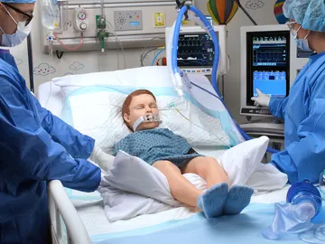 Así es Hal, el robot que llora y sangra para entrenar a los médicos Así es Hal, el robot que llora y sangra para entrenar a los médicos