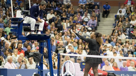 Serena Williams discute con el juez de silla en la final del US Open Serena Williams discute con el juez de silla en la final del US Open