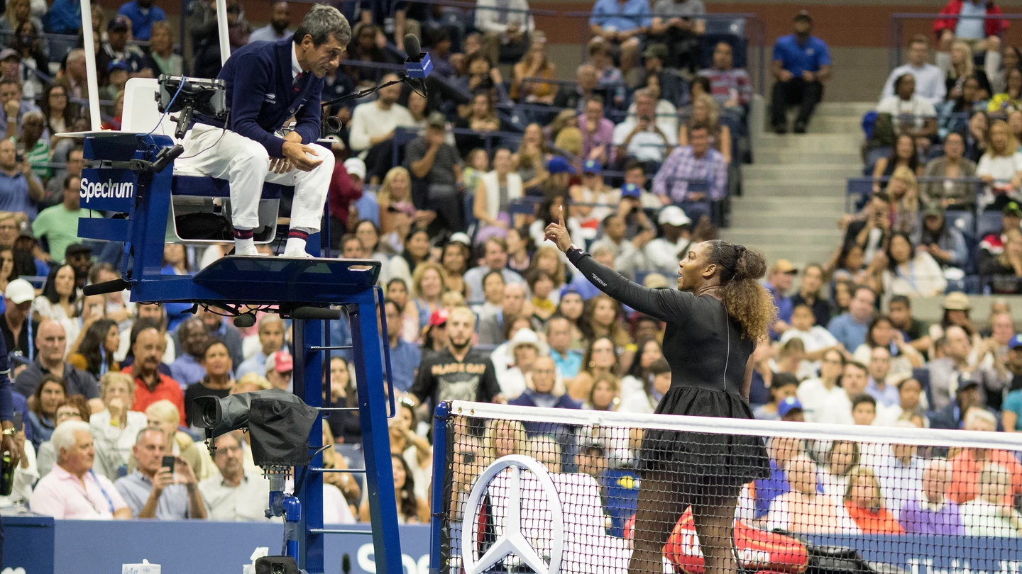 Serena Williams discute con el juez de silla en la final del US Open Serena Williams discute con el juez de silla en la final del US Open