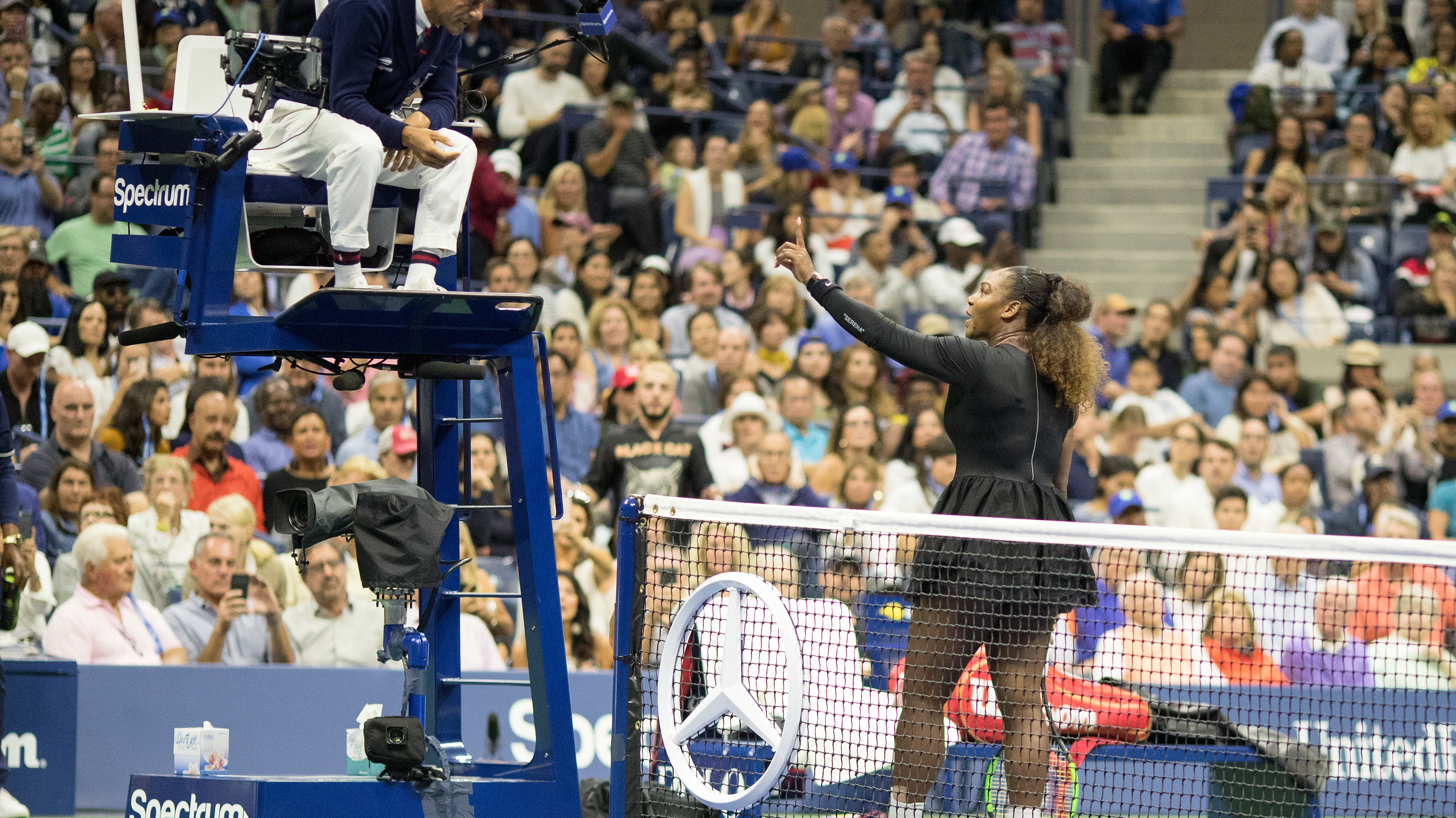 Serena Williams discute con el juez de silla en la final del US Open