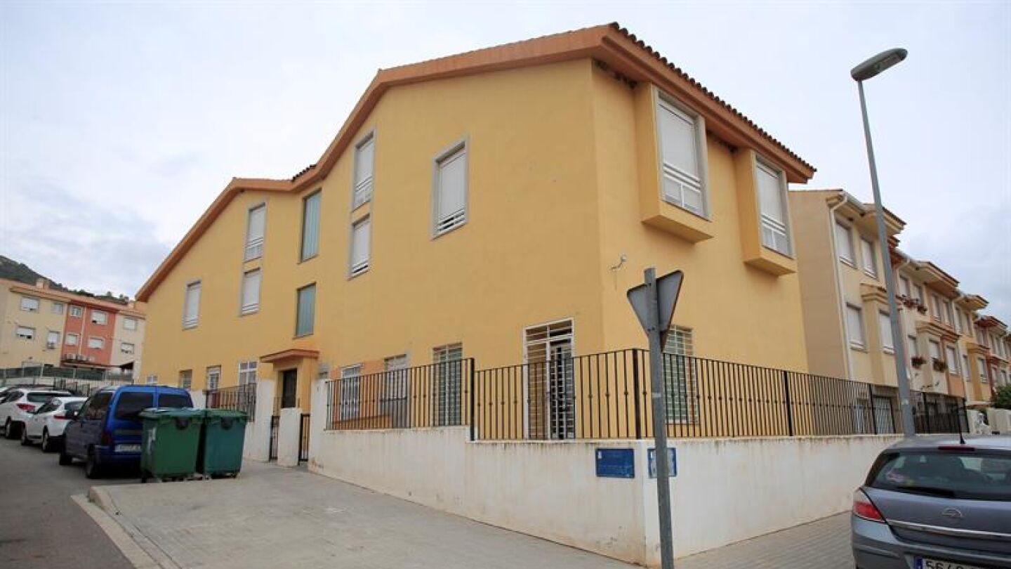 Vista general de la vivienda donde fue encontrado el cad&aacute;ver de la mujer en Borriol