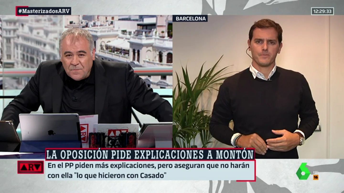 Rivera compara los máster de Casado y Montón: "Afectan a las corruptelas en la universidad y al trato de favor por estar afiliado a un partido" Rivera compara los máster de Casado y Montón: "Afectan a las corruptelas en la universidad y al trato de favor por estar afiliado a un partido"