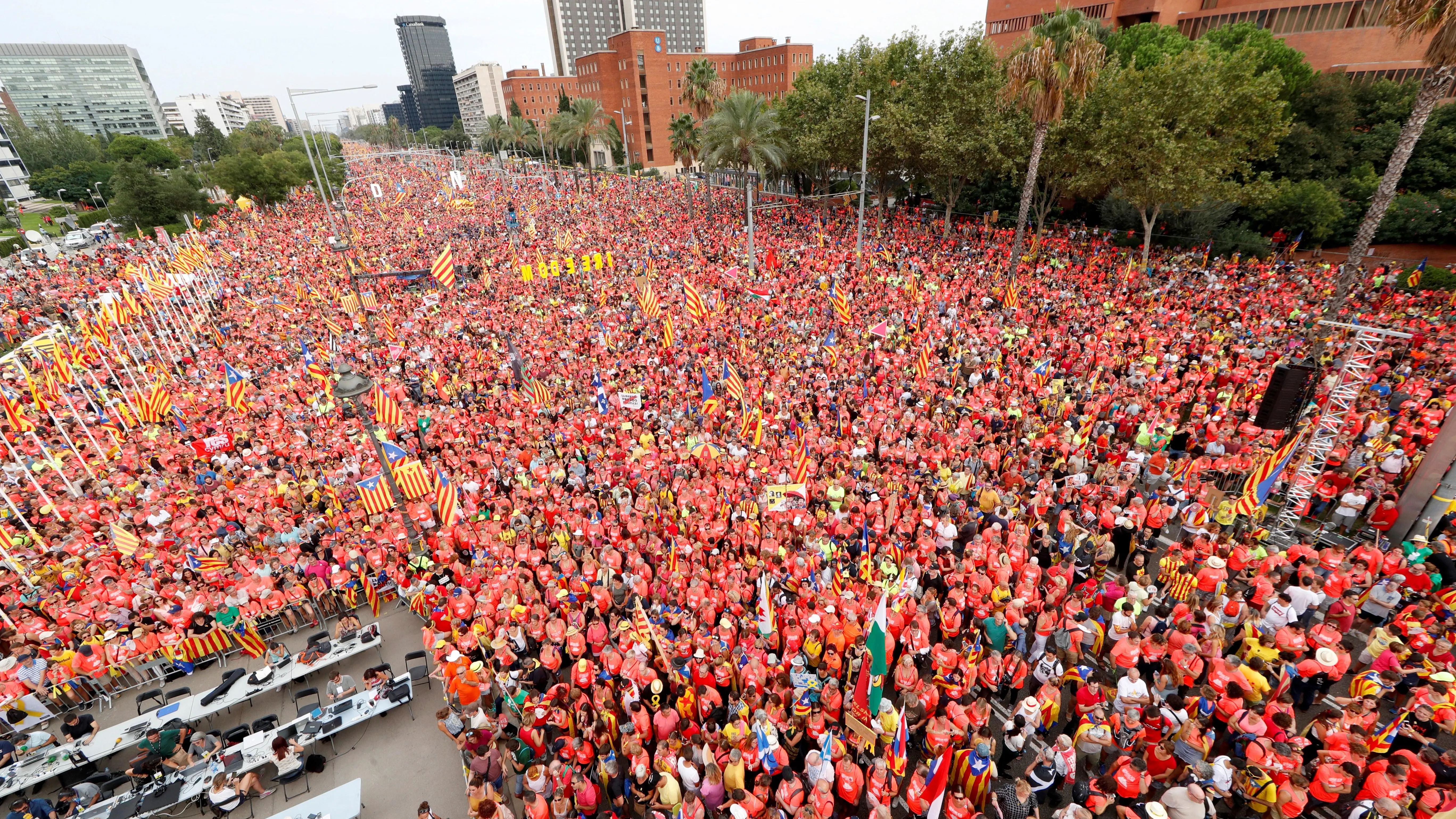 Multitudinaria manifestación de la Diada a favor de la república y los presos