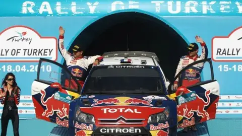 Sebastién Loeb en el podio Sebastién Loeb en el podio