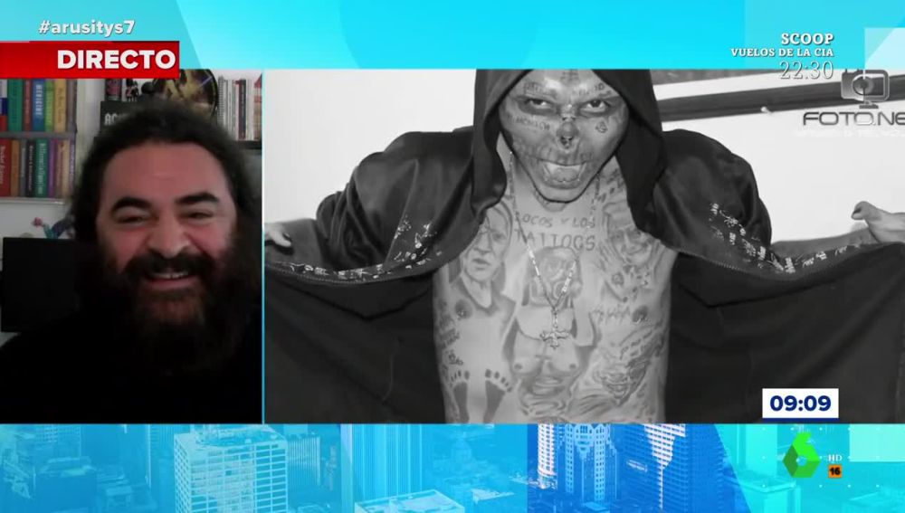 El Sevilla impactado con el tatuador que se ha cortado la nariz y las orejas para parecer una calavera El Sevilla impactado con el tatuador que se ha cortado la nariz y las orejas para parecer una calavera