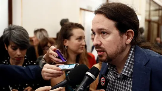 Pablo Iglesias en los pasillos del Congreso Pablo Iglesias en los pasillos del Congreso