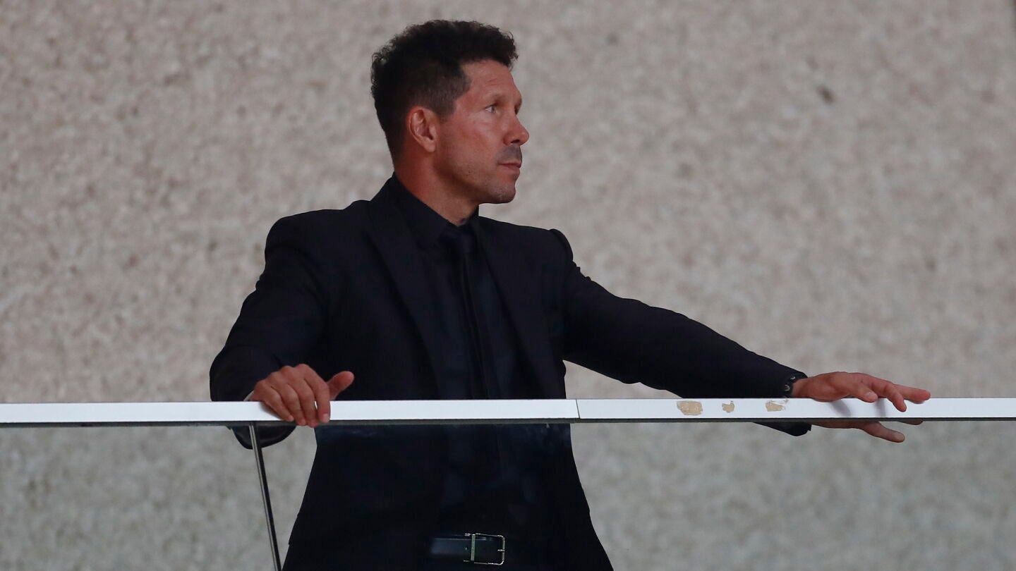Simeone, en la grada del Louis II de M&oacute;naco