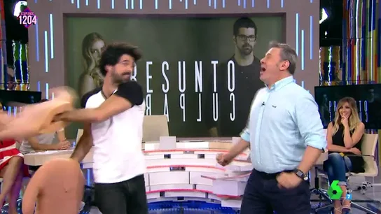 "Duelo de titanes" en la guerra de las manos entre Miguel Ángel Muñoz y Miki Nadal: "Está más fuerte que el vinagre" "Duelo de titanes" en la guerra de las manos entre Miguel Ángel Muñoz y Miki Nadal: "Está más fuerte que el vinagre"