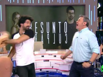 "Duelo de titanes" en la guerra de las manos entre Miguel Ángel Muñoz y Miki Nadal: "Está más fuerte que el vinagre" "Duelo de titanes" en la guerra de las manos entre Miguel Ángel Muñoz y Miki Nadal: "Está más fuerte que el vinagre"