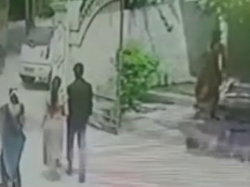 Pareja atacada en la India con un machete Pareja atacada en la India con un machete