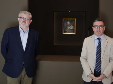 El director del Museo Nacional del Prado,Miguel Falomir,junto al jefe de Conservación, Andrés Úbeda de los Cobos, posan durante la presentación de la primera experiencia de micromecenazgo El director del Museo Nacional del Prado,Miguel Falomir,junto al jefe de Conservación, Andrés Úbeda de los Cobos, posan durante la presentación de la primera experiencia de micromecenazgo