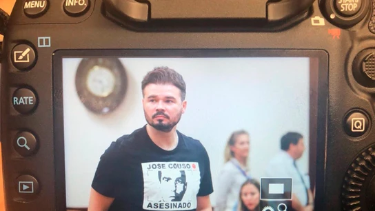 Rufián con una camiseta en apoyo a José Couso Rufián con una camiseta en apoyo a José Couso
