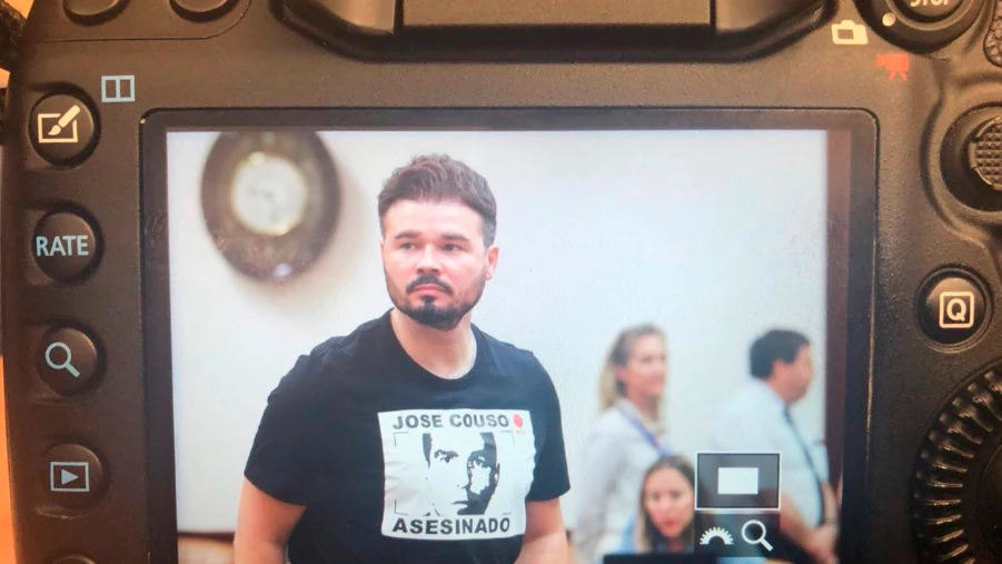 Rufián con una camiseta en apoyo a José Couso