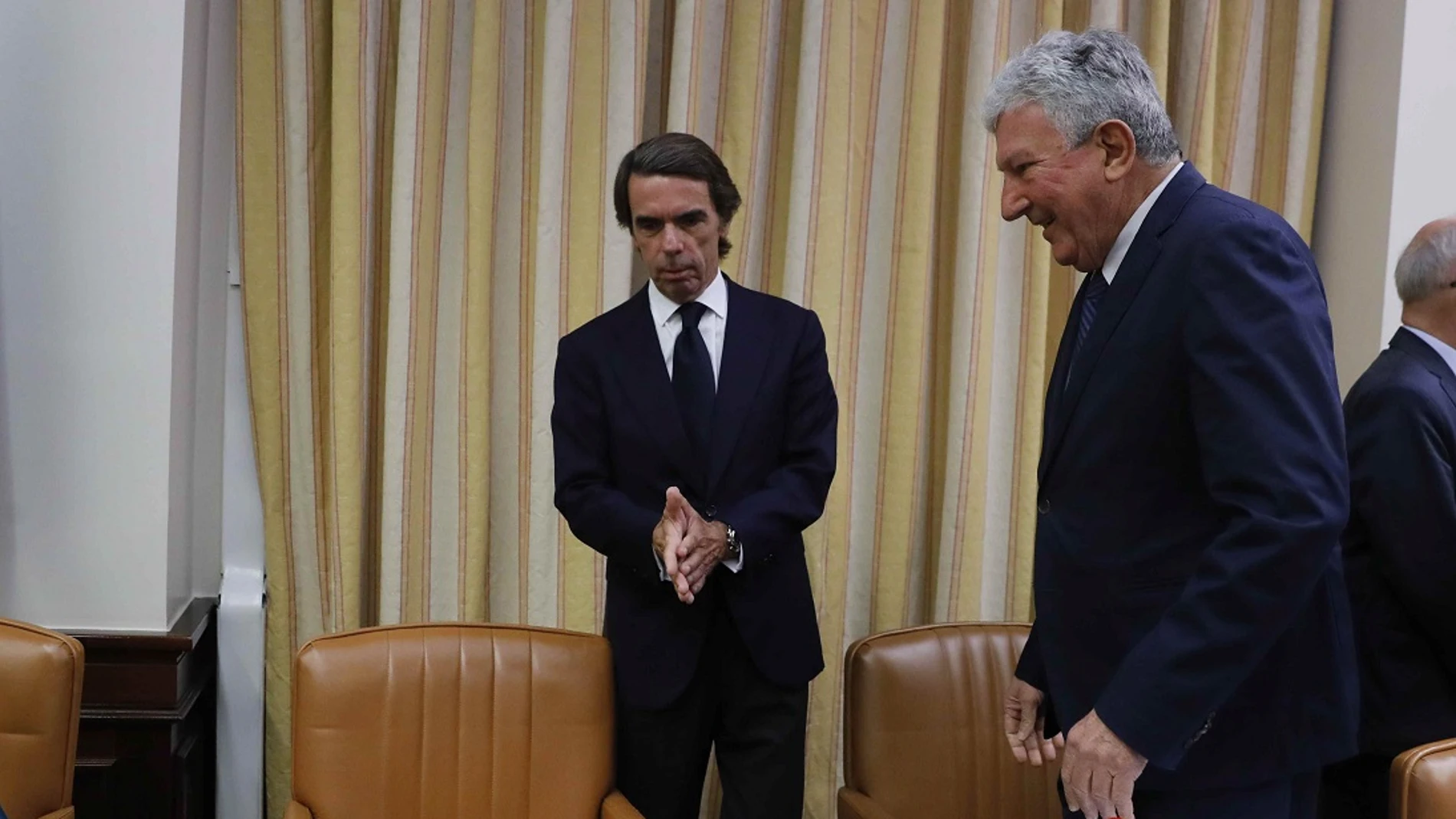 José María Aznar con Pedro Quevedo en el Congreso
