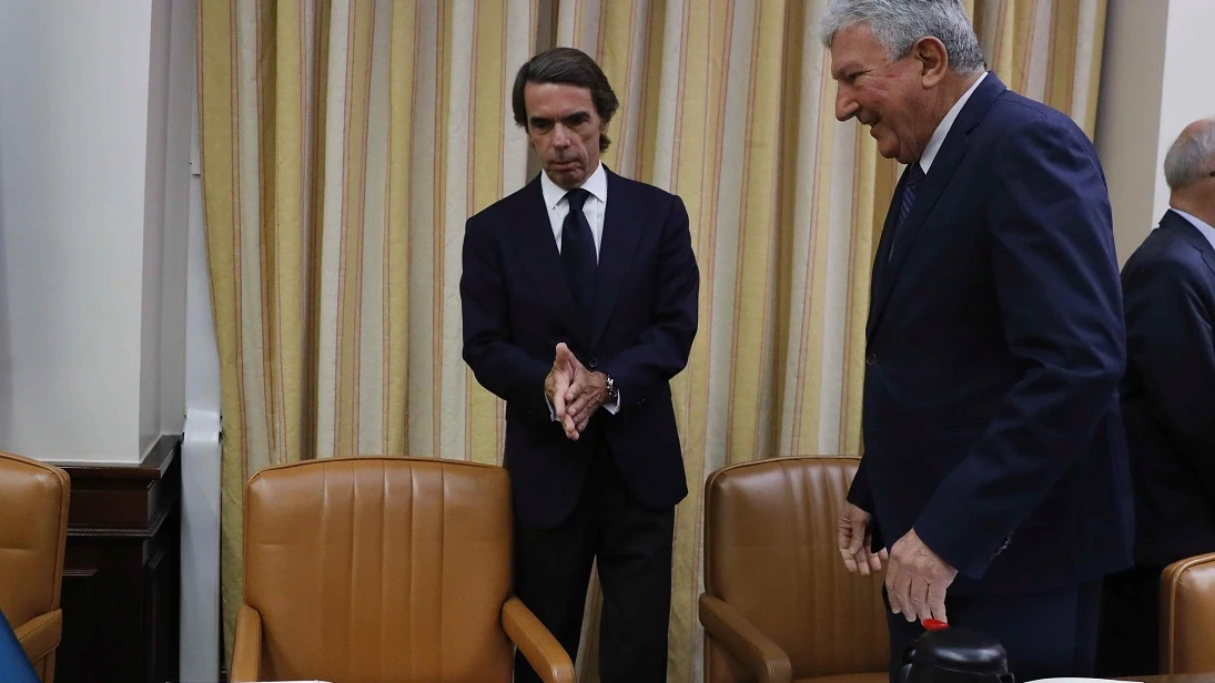 José María Aznar con Pedro Quevedo en el Congreso