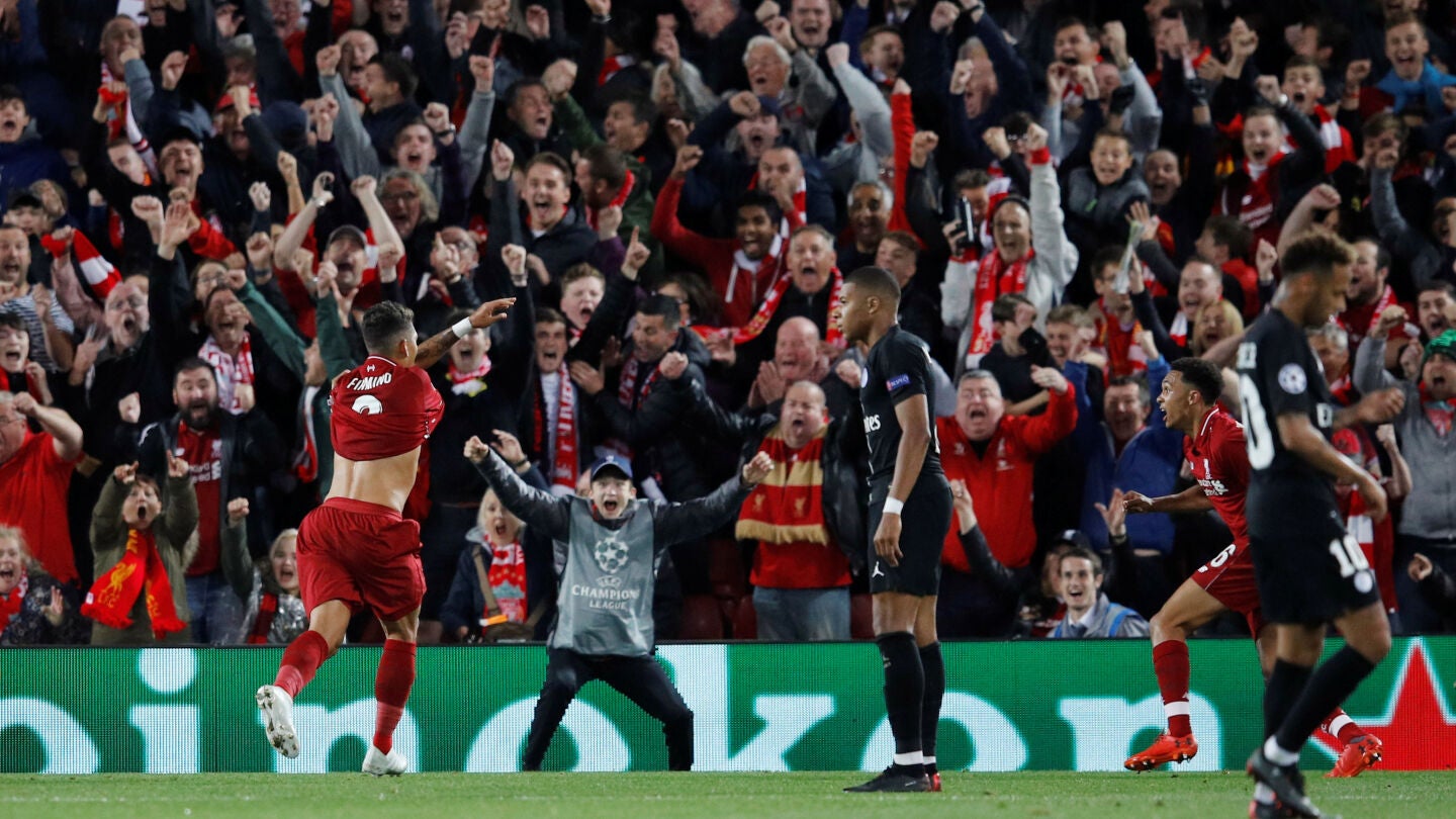Firmino celebra el tercer y definitivo gol ante el PSG
