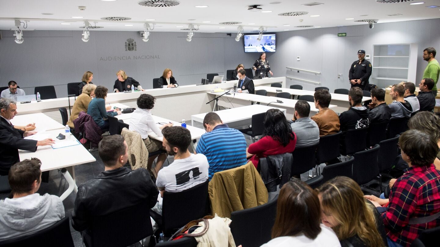 Los 12 raperos ante la Audiencia Nacional 