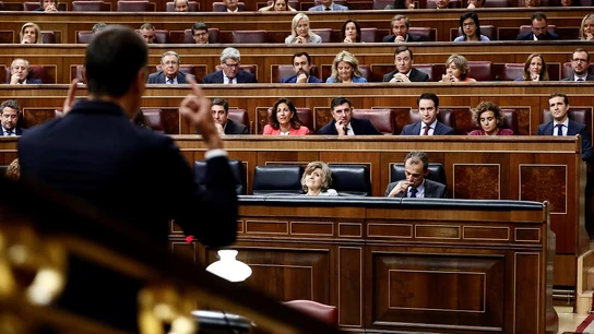 Pedro Sánchez frente a la bancada popular en el Congreso Pedro Sánchez frente a la bancada popular en el Congreso