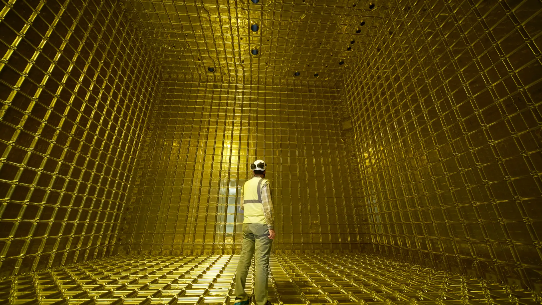 Primeras particulas en el prototipo de un gran detector de neutrinos