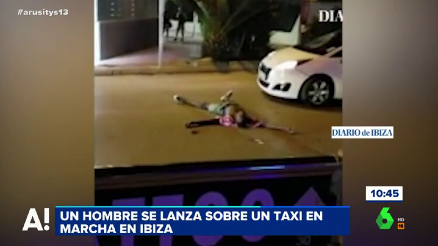 El turista que se laz&oacute; contra un coche en marcha