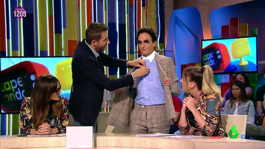 ¡Momentazo en Zapeando! Josie y Frank Blanco se quitan prendas de ropa en directo: "Para hacer un 'aquí te pillo, aquí te mato'" ¡Momentazo en Zapeando! Josie y Frank Blanco se quitan prendas de ropa en directo: "Para hacer un 'aquí te pillo, aquí te mato'"
