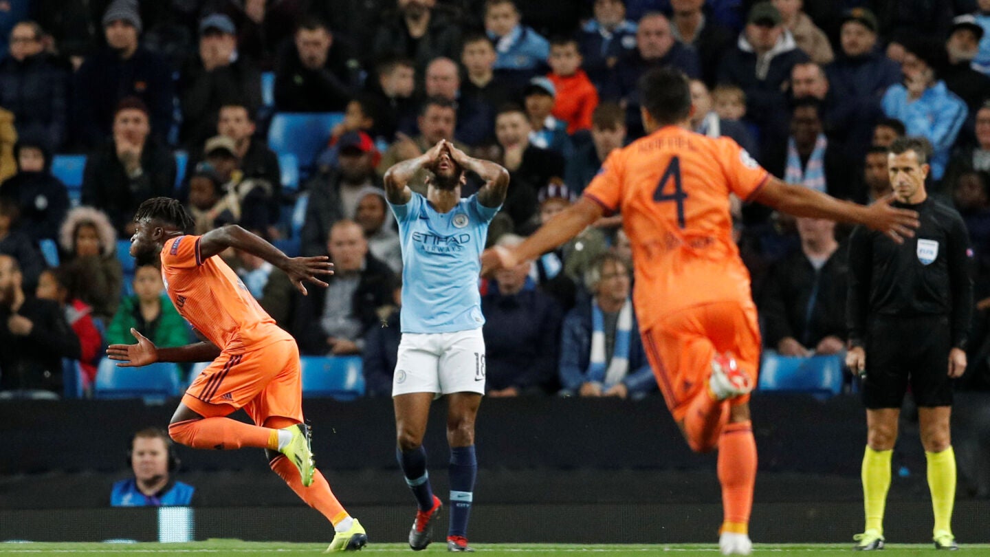 Maxwel Cornet celebra su gol ante el City