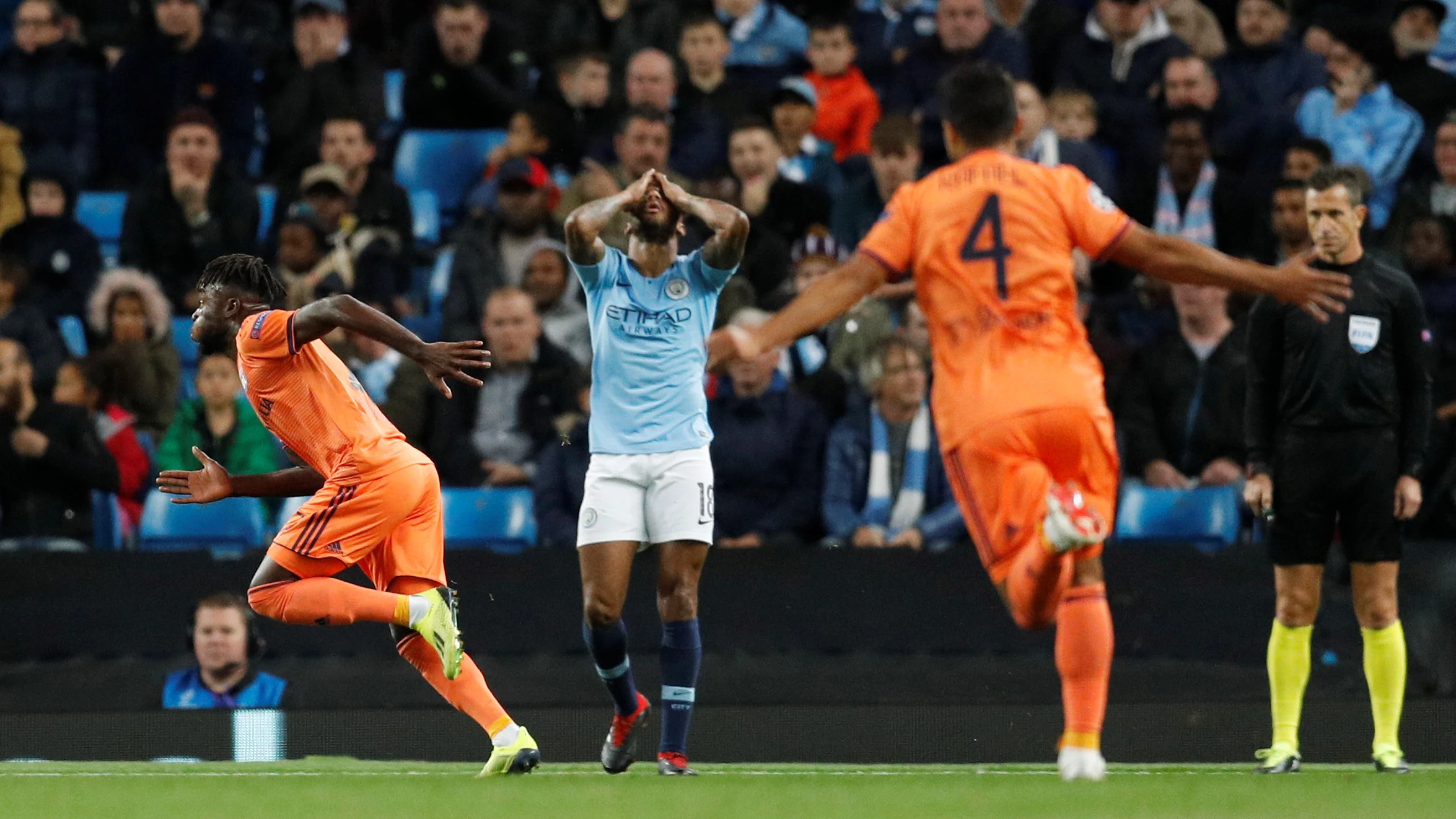 Maxwel Cornet celebra su gol ante el City