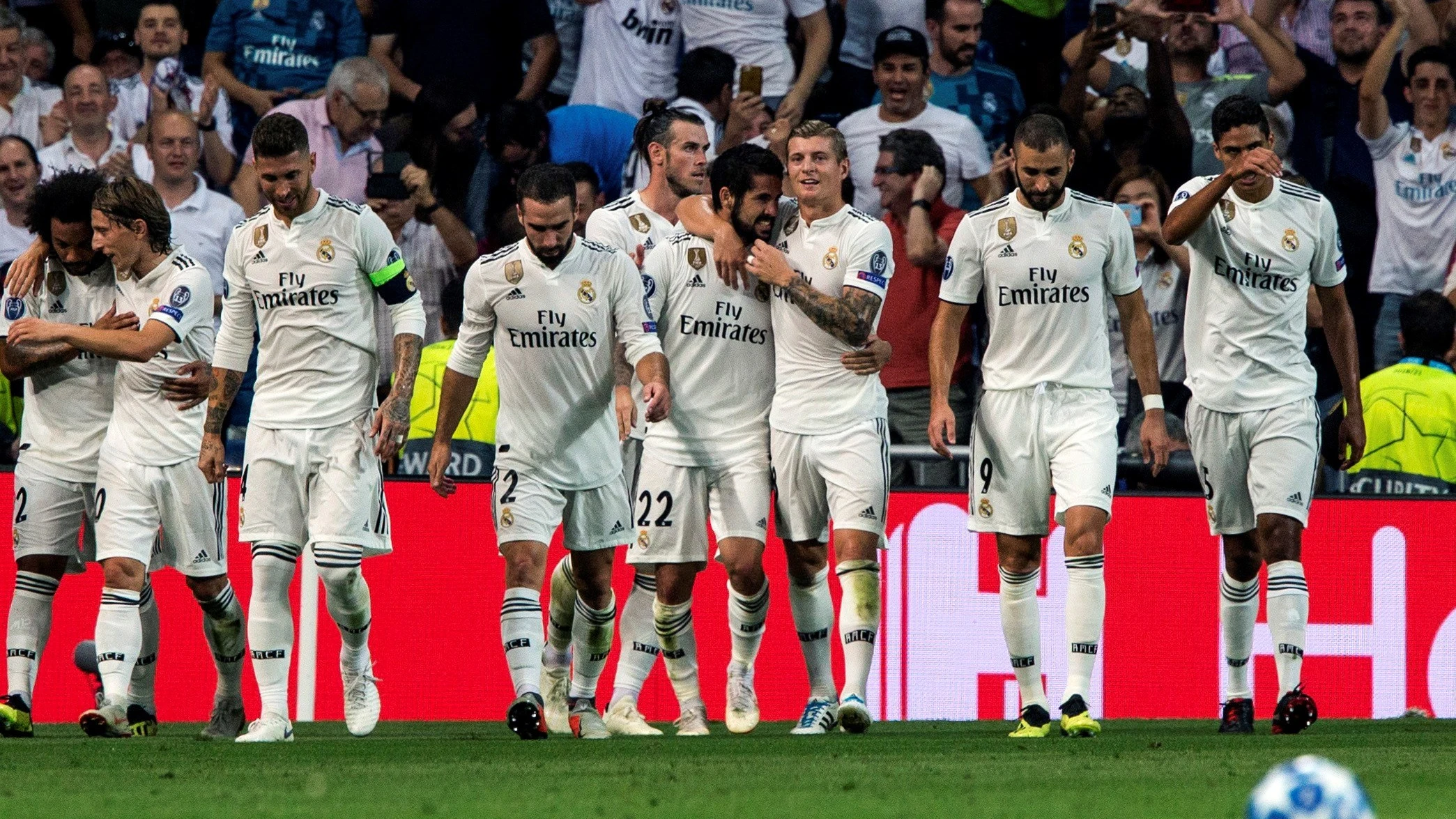 Los jugadores del Real Madrid celebran un gol ante la Roma