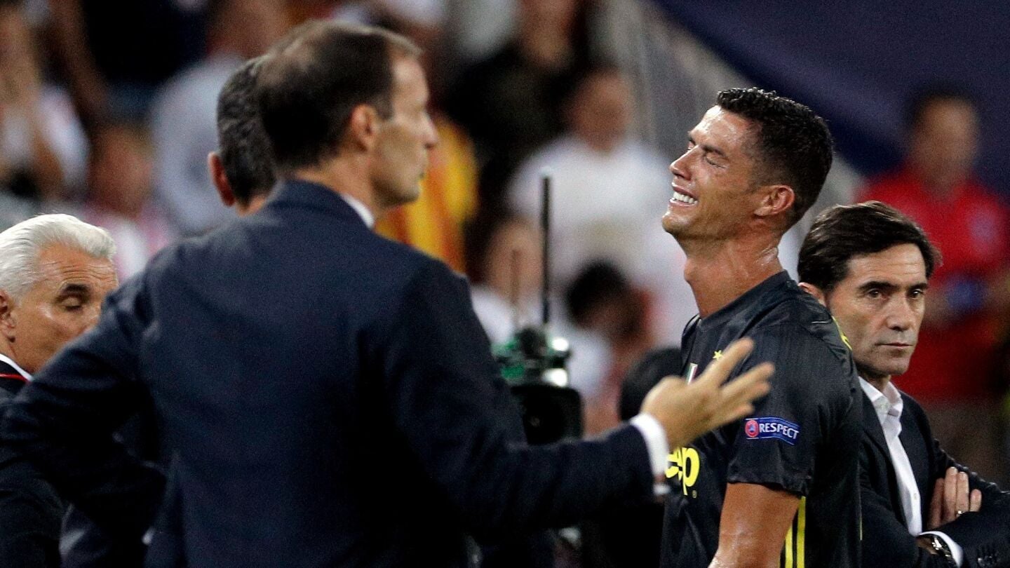 Cristiano Ronaldo se retira entre l&aacute;grimas de Mestalla