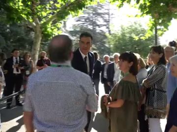 Pedro Sánchez recibe a los primeros visitantes en el Palacio de la Moncloa Pedro Sánchez recibe a los primeros visitantes en el Palacio de la Moncloa