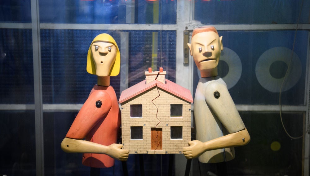 Escenificación de un divorcio Escenificación de un divorcio