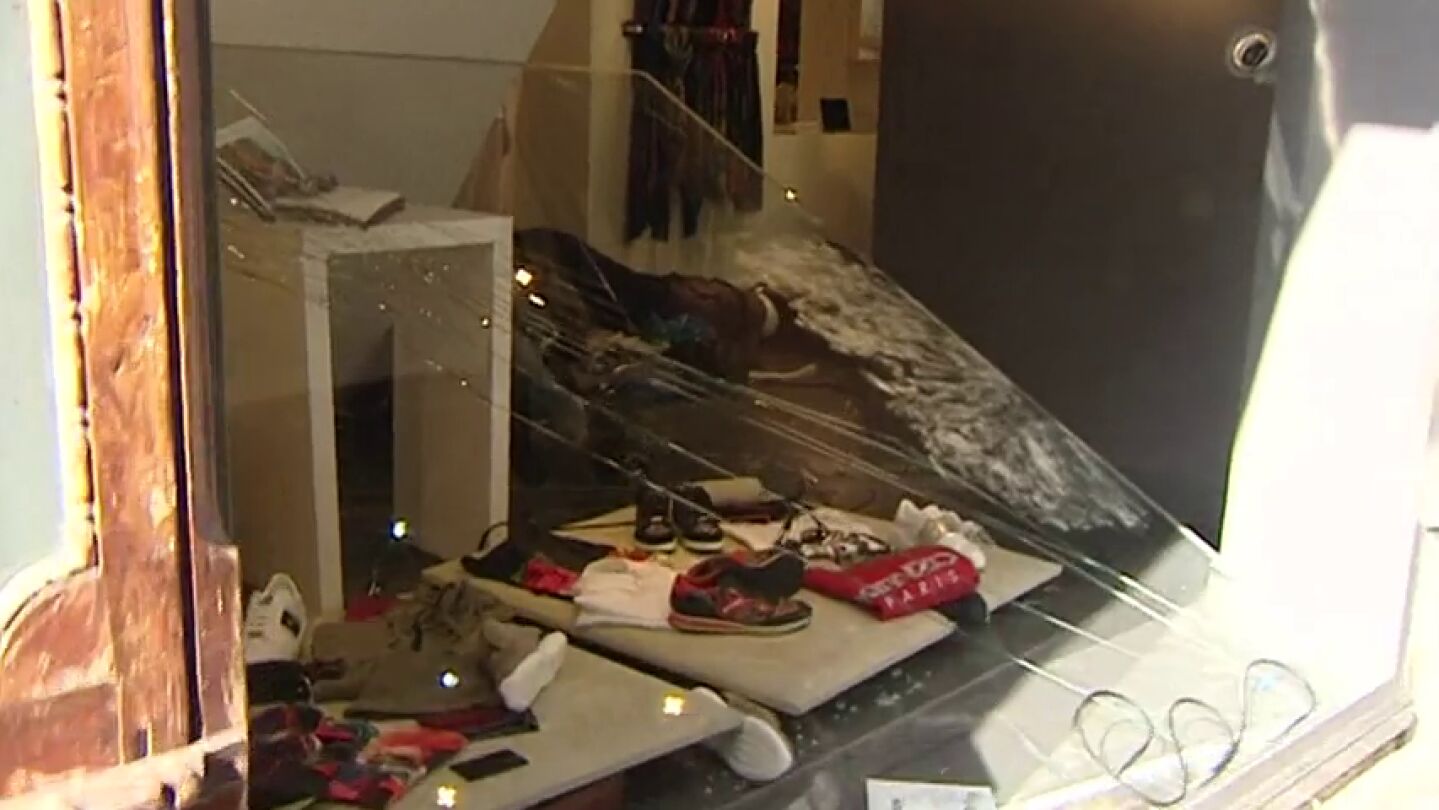 Imagen de un alunizaje en una tienda de Sitges