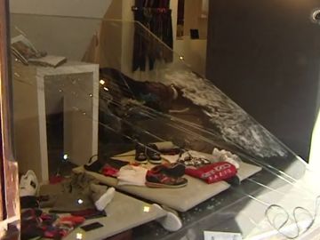 Imagen de un alunizaje en una tienda de Sitges Imagen de un alunizaje en una tienda de Sitges