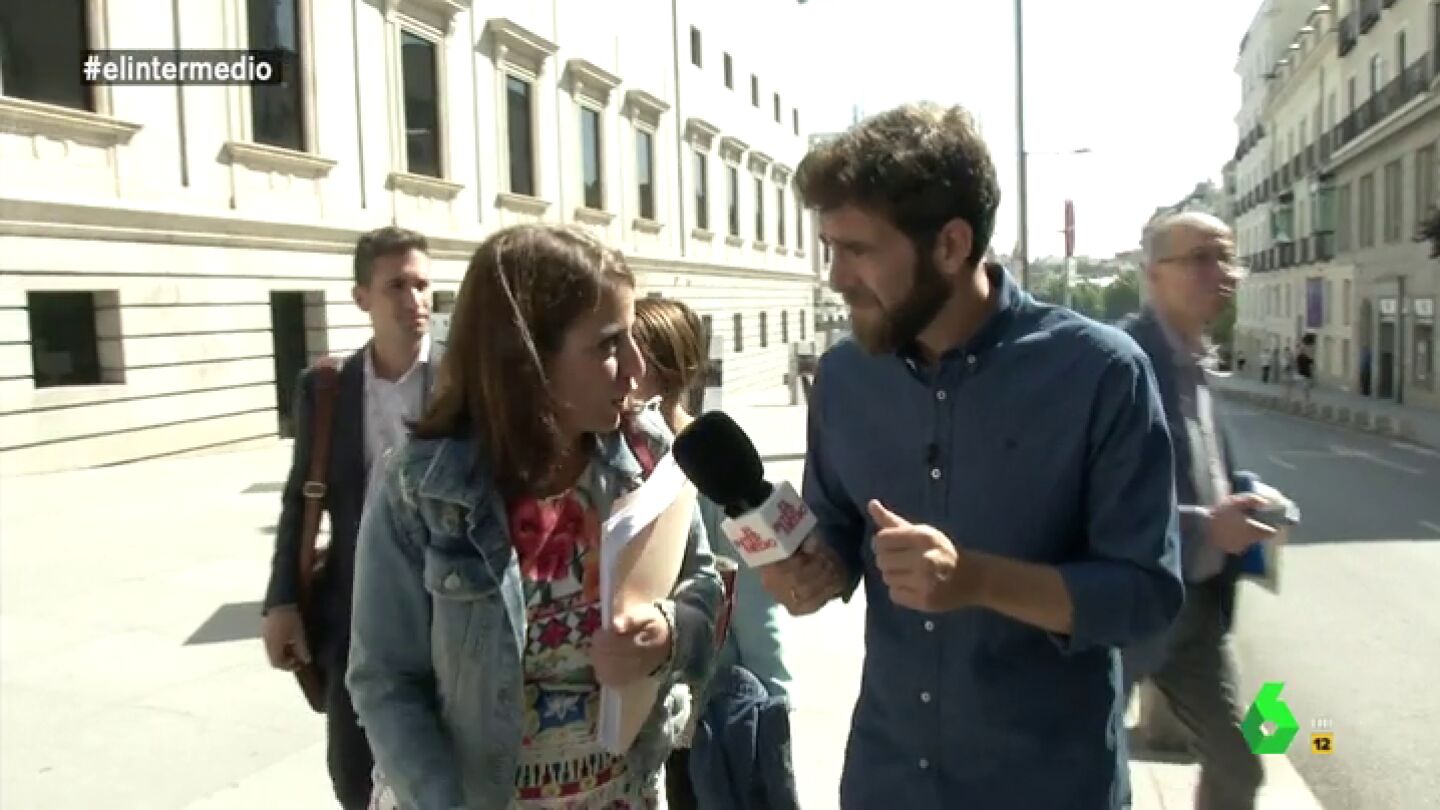 Adriana Lastra habla con Gonzo