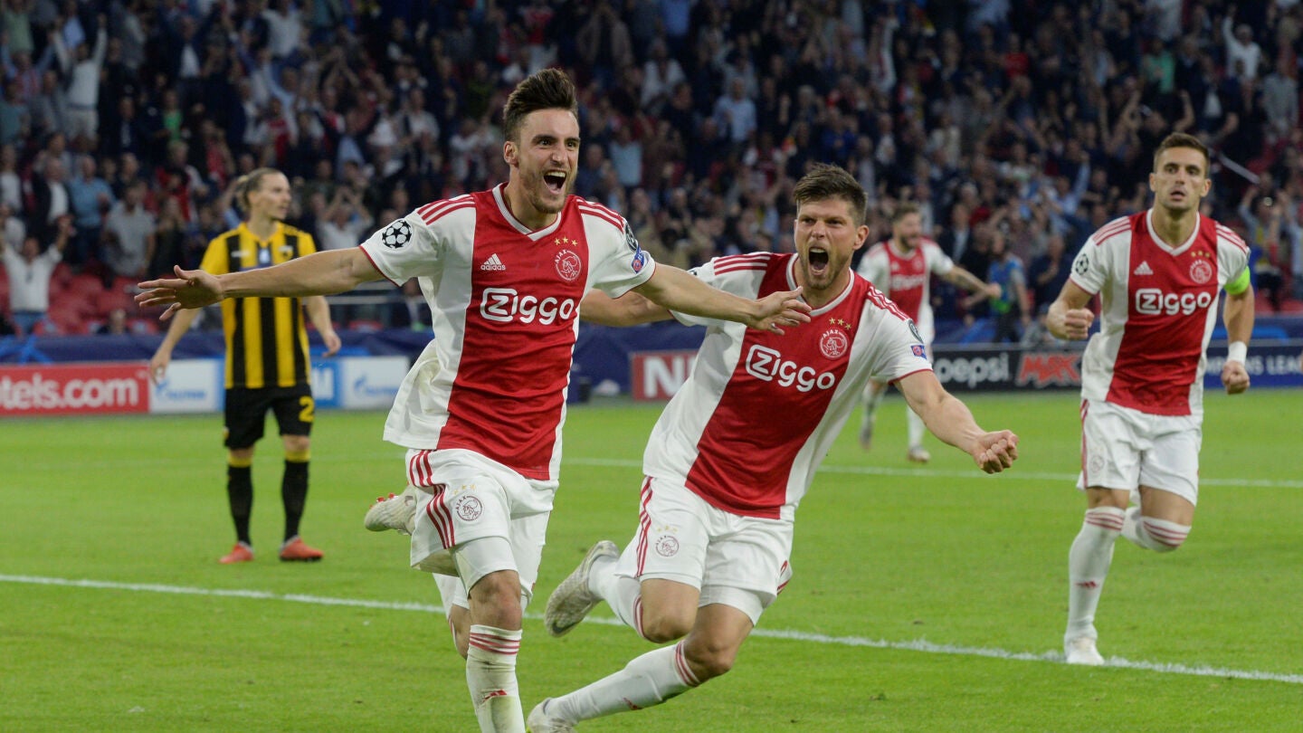 Nicol&aacute;s Tagliafico celebra su gol ante el AEK