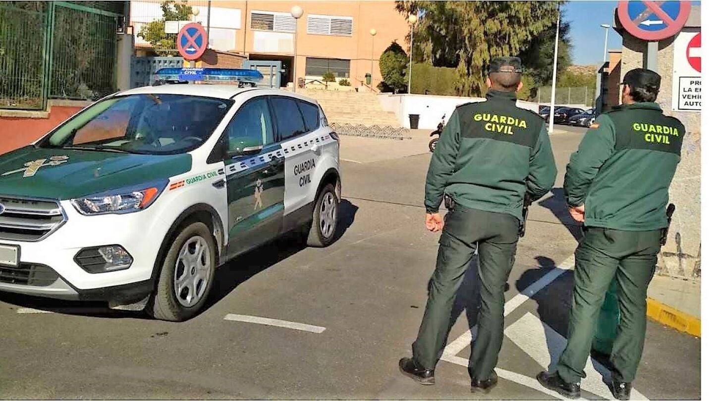 Agentes de la Guardia Civil de Crevillent.