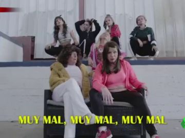 Los Morancos parodian 'Malamente' para hablar de los escándalos de los másters "¡Como se ríen del pueblo nuestros gobernantes!" Los Morancos parodian 'Malamente' para hablar de los escándalos de los másters "¡Como se ríen del pueblo nuestros gobernantes!"