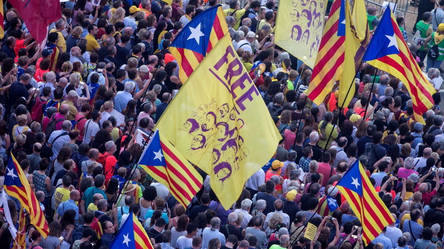 Aspecto del acto que organizan la ANC y &Ograve;mnium Cultural en Barcelona