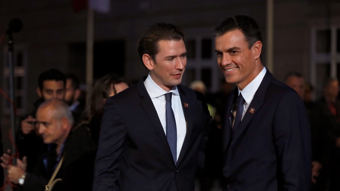 Pedro Sánchez es recibido por el canciller austríaco, Sebastian Kurz Pedro Sánchez es recibido por el canciller austríaco, Sebastian Kurz