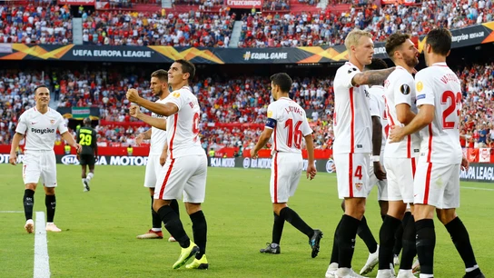 Ben Yedder celebra uno de sus dos goles ante el Standard de Lieja Ben Yedder celebra uno de sus dos goles ante el Standard de Lieja
