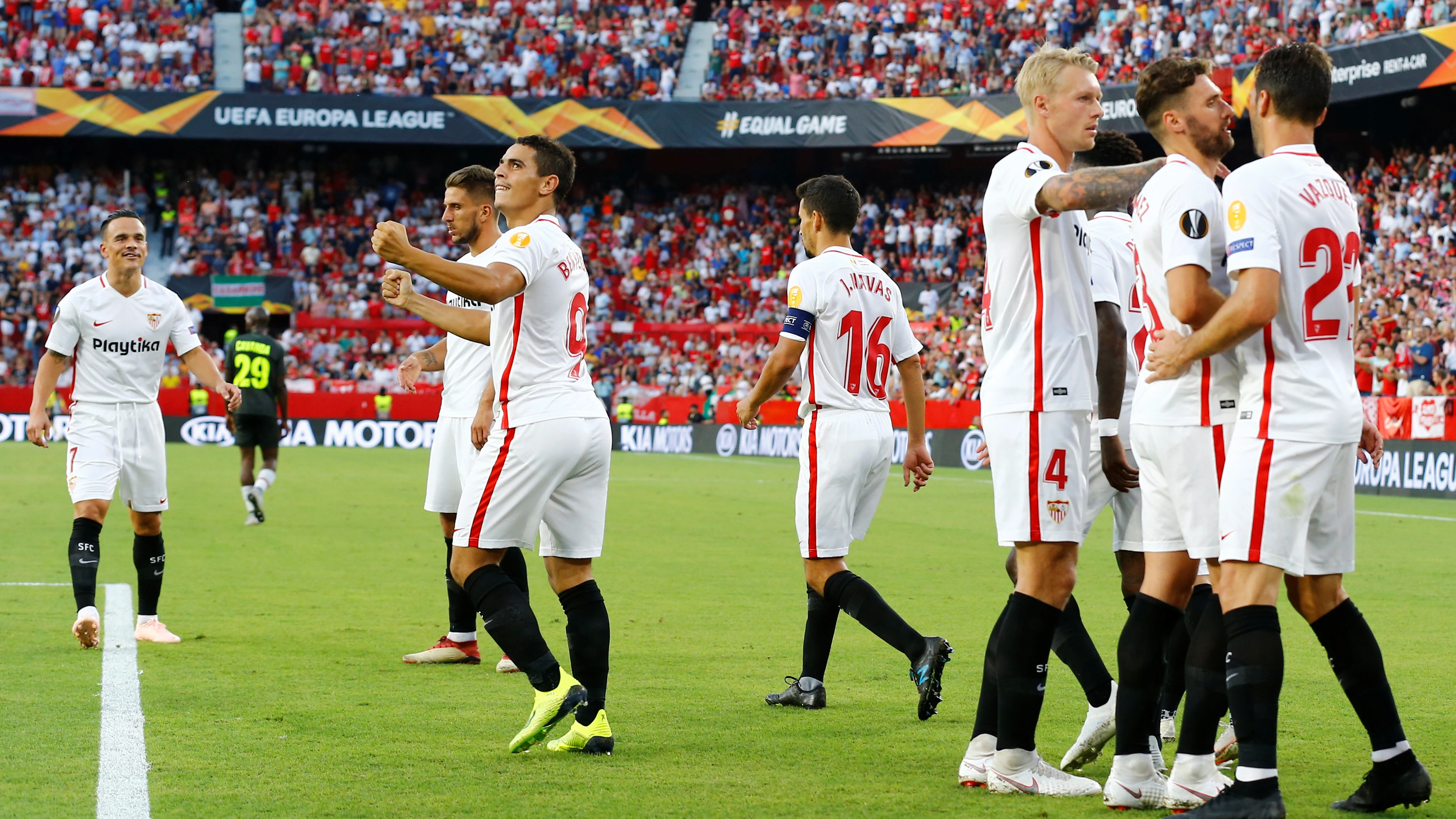 Ben Yedder celebra uno de sus dos goles ante el Standard de Lieja