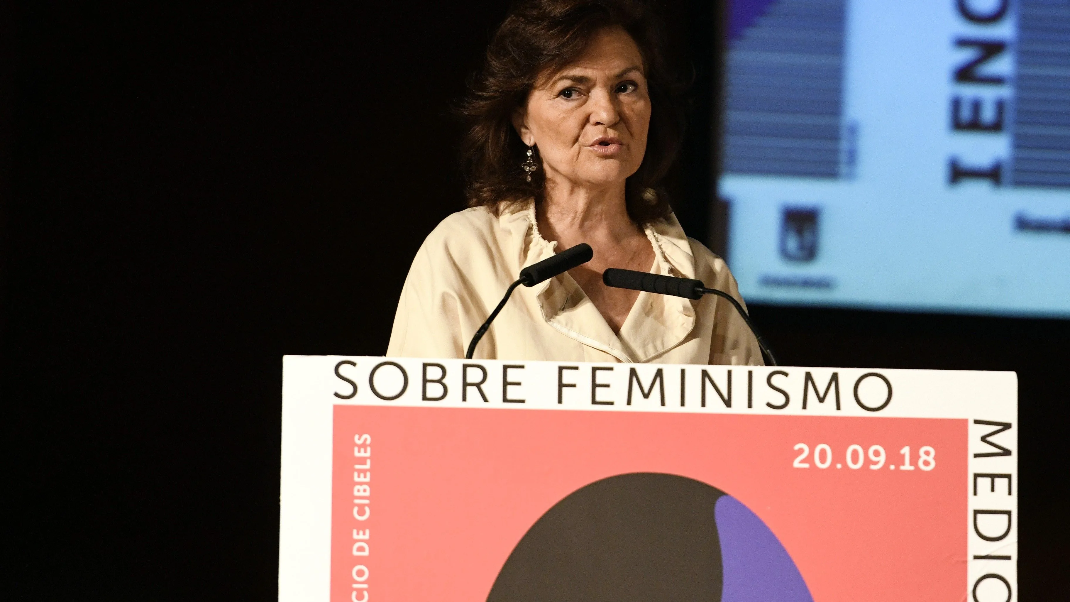 La vicepresidenta del Gobierno, Carmen Calvo, durante su intervención en la inauguración del "I Encuentro Feminismo, medios e igualdad: por un periodismo con perspectiva de género"